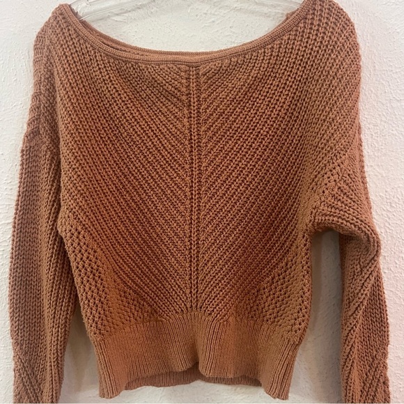 Abercrombie & Fitch tan sweater - Picture 4 of 5